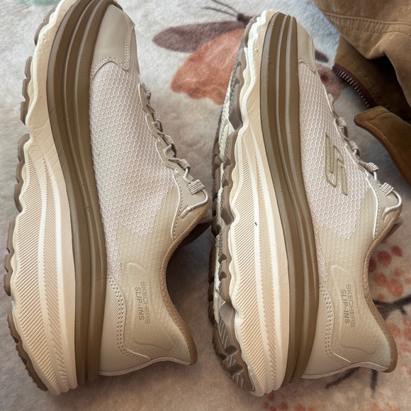 Skechers Light Beige Sneakers - Picture 2 of 4